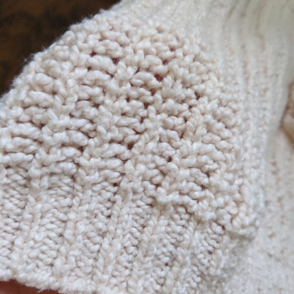 Tilly's cream sweater - Picture 2 of 4